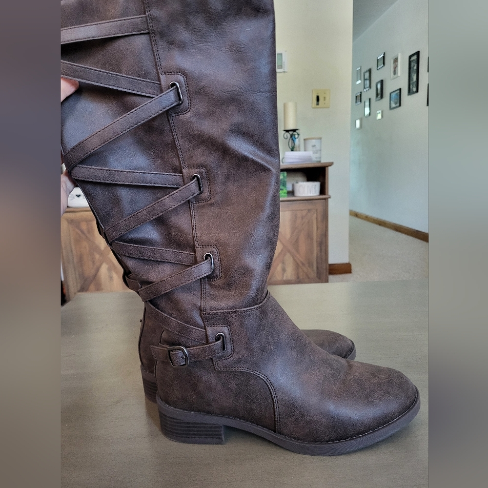 Brand new brown boots